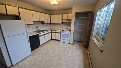 840 Terry Ave in Hiawatha, IA - Building Photo - Building Photo