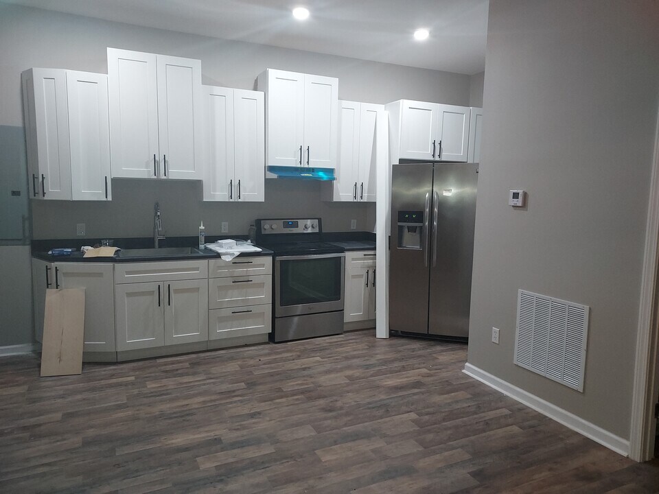 217 W Main St in Senatobia, MS - Building Photo