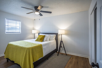 Courtyard @ Ironworks in Memphis, TN - Building Photo - Interior Photo