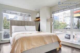 5001 Brooklyn Ave NE in Seattle, WA - Building Photo