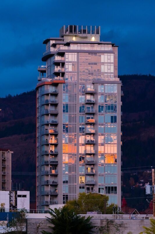 1151 Sunset Dr in Kelowna, BC - Building Photo - Building Photo