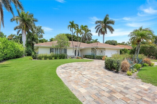 725 Old Trail Dr in Naples, FL - Building Photo - Building Photo