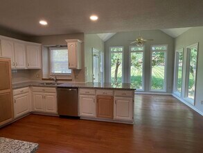 6105 W 158th St in Overland Park, KS - Building Photo - Building Photo