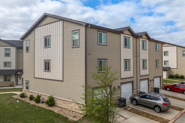 Starwood Farms Townhomes in Cypress, TX - Foto de edificio - Building Photo