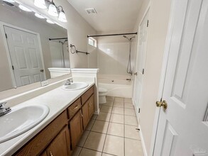 5915 N Bay Point Dr in Pensacola, FL - Building Photo - Building Photo