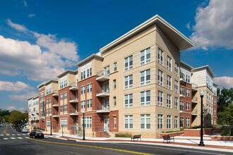 Arlington Mill Residences in Arlington, VA - Foto de edificio - Building Photo