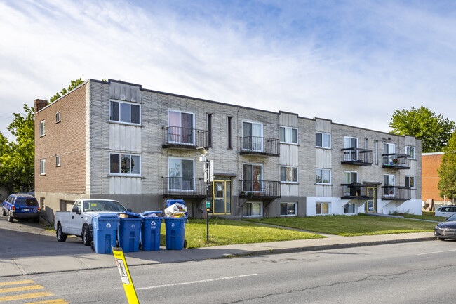 5785 Milan Boul in Brossard, QC - Building Photo - Building Photo