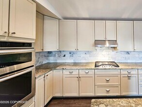 1022 Northpointe Bluff Dr in Anchorage, AK - Building Photo - Building Photo