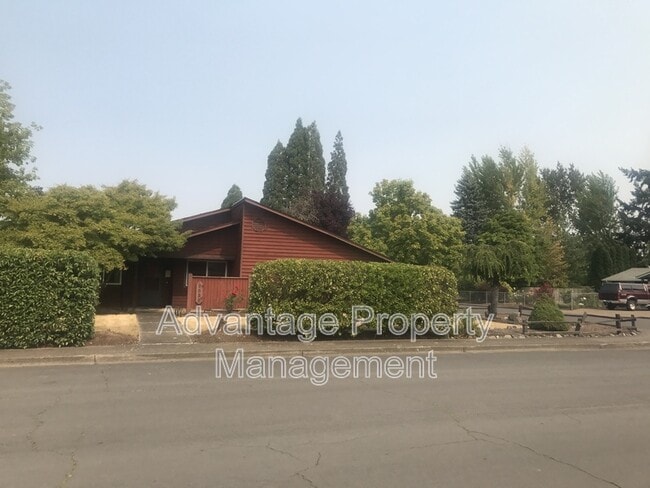 property at 2538 SE Thompson St
