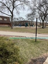 2 Villa Verde Dr, Unit 104 in Buffalo Grove, IL - Building Photo - Building Photo