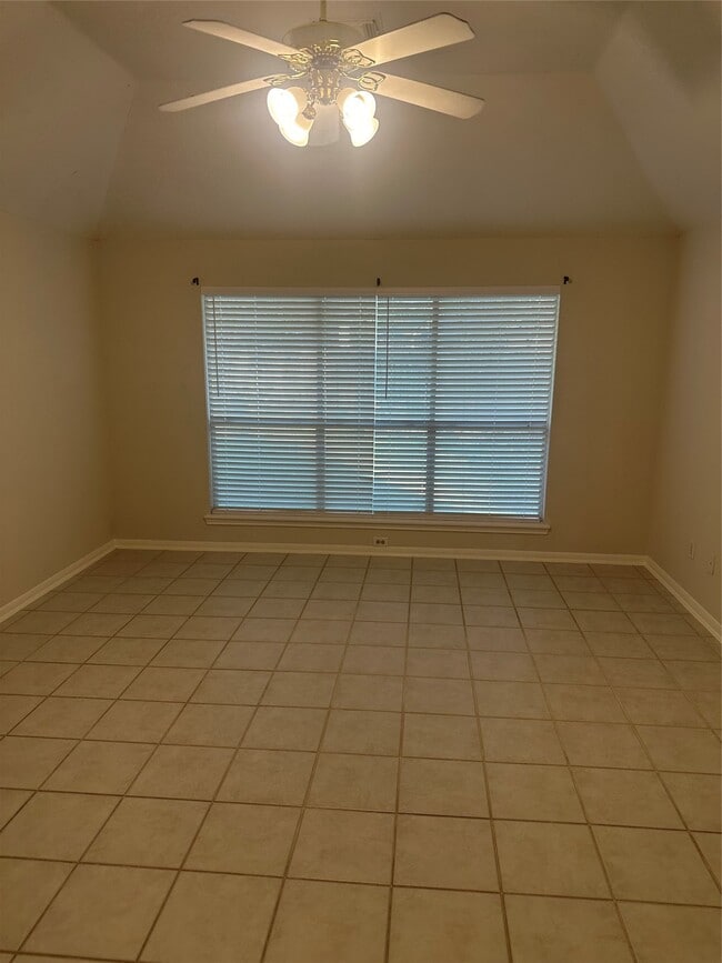 15915 Clear Pointe Dr