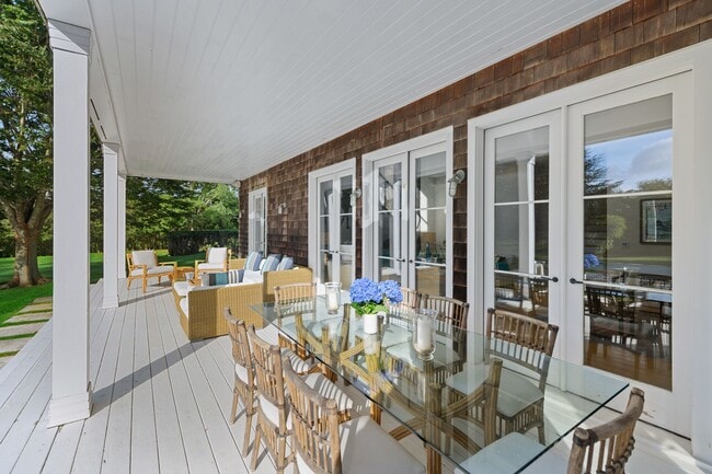 244 Flying Point Rd in Water Mill, NY - Building Photo - Building Photo