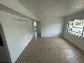 5250 Hemlock Dr in New Port Richey, FL - Building Photo - Building Photo