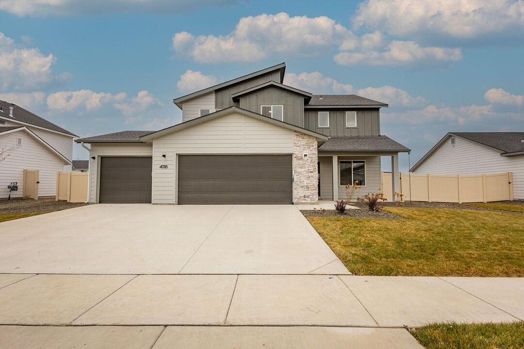 4118 E White Plns St in Nampa, ID - Foto de edificio