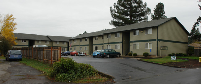 Cedar Heights Apartments in Salem, OR - Building Photo - Building Photo