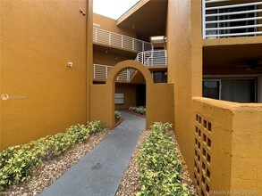 9735 Fontainebleau Blvd in Miami, FL - Building Photo - Building Photo