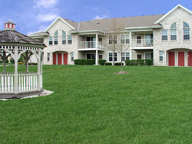 Whispering Ponds Apartments in Waukesha, WI - Building Photo