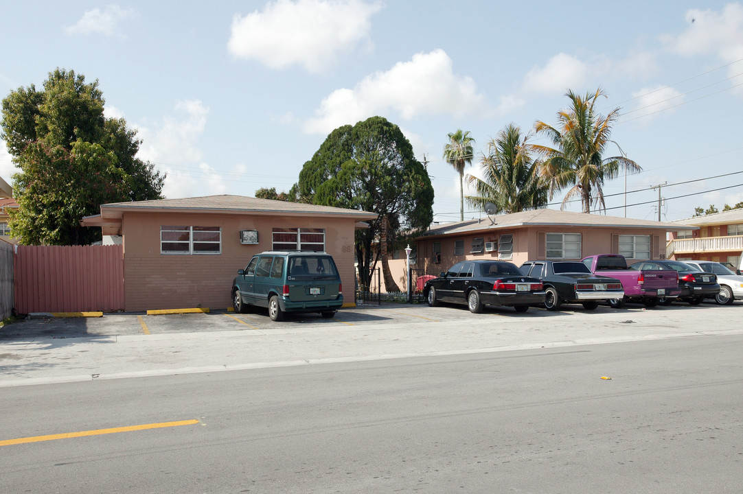 98 W 7th St in Hialeah, FL - Building Photo