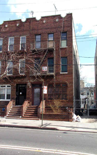 749 Pennslyvania Ave in Brooklyn, NY - Foto de edificio