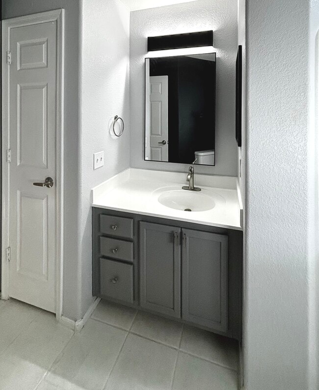 10410 N Cave Creek Rd in Phoenix, AZ - Building Photo - Building Photo