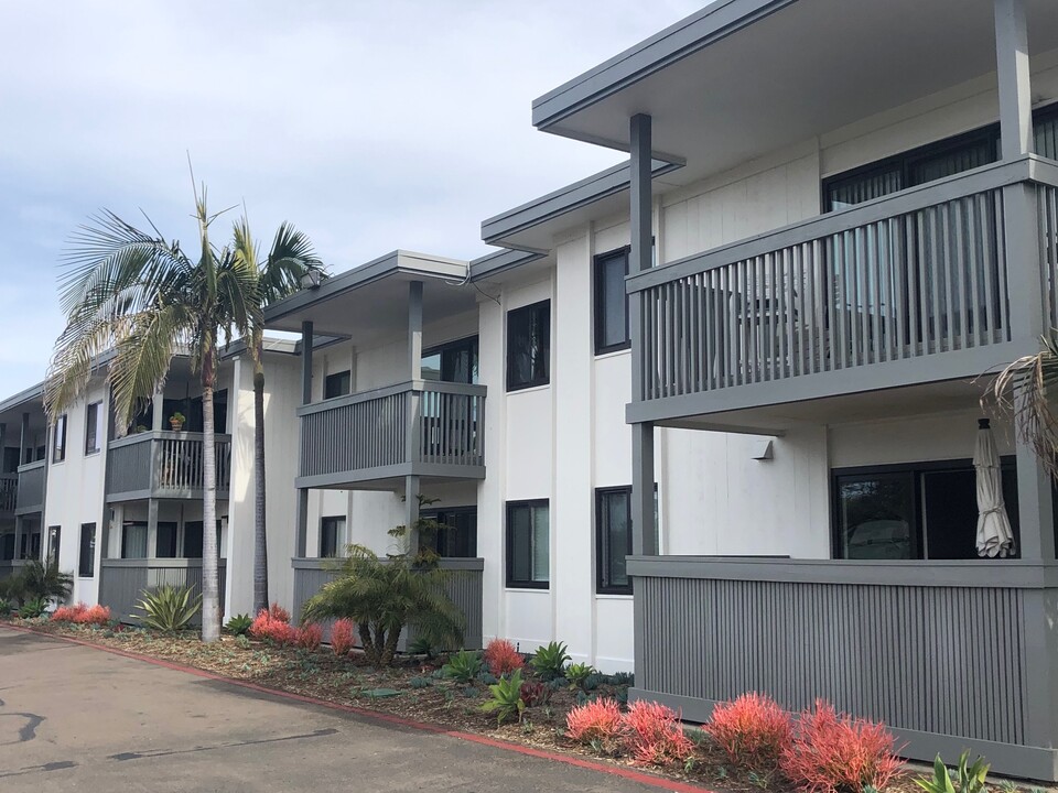 Beach Colony in Del Mar, CA - Foto de edificio