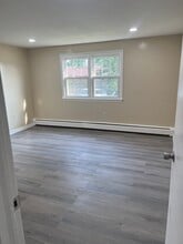 4 Loveland Hill Rd in Vernon, CT - Building Photo - Building Photo