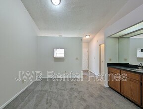 7635 Indian Lakes Dr in Jacksonville, FL - Building Photo - Building Photo