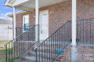 300 E Gold St in Kings Mountain, NC - Building Photo