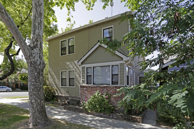2630 Q St in Sacramento, CA - Foto de edificio - Building Photo