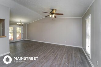 7710 Dominique Dr in Louisville, KY - Building Photo - Building Photo