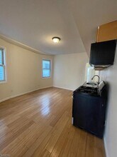 16 N 5th St, Unit 2 in Newark, NJ - Building Photo - Building Photo