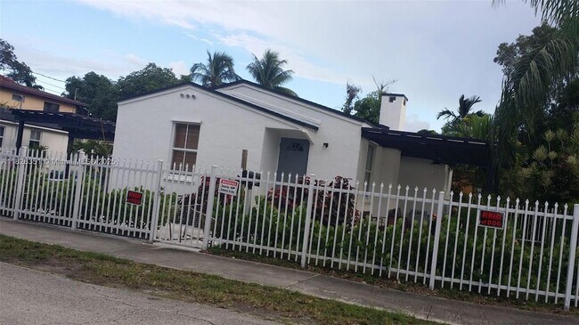 200 NE 110th St in Miami, FL - Building Photo - Building Photo