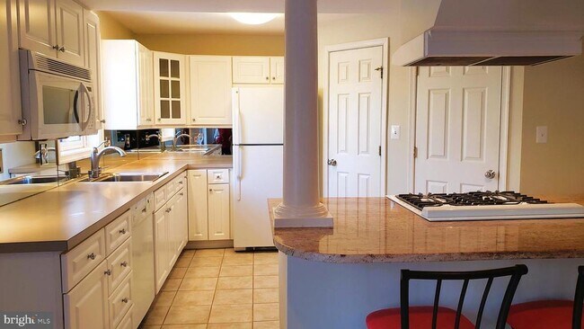 property at 11932 Ledgerock Ct