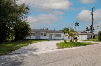 60 Cardinal Dr in North Fort Myers, FL - Building Photo - Building Photo