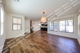 10428 E Nopal Ave in Mesa, AZ - Building Photo - Building Photo