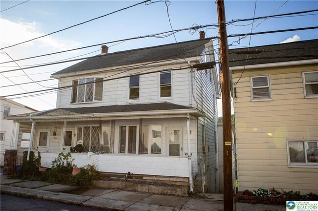 68 W Center St in Nesquehoning, PA - Building Photo - Building Photo