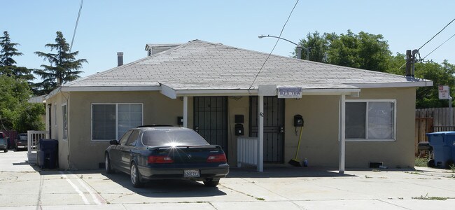 62 N Broadway Ave in Pittsburg, CA - Building Photo - Building Photo