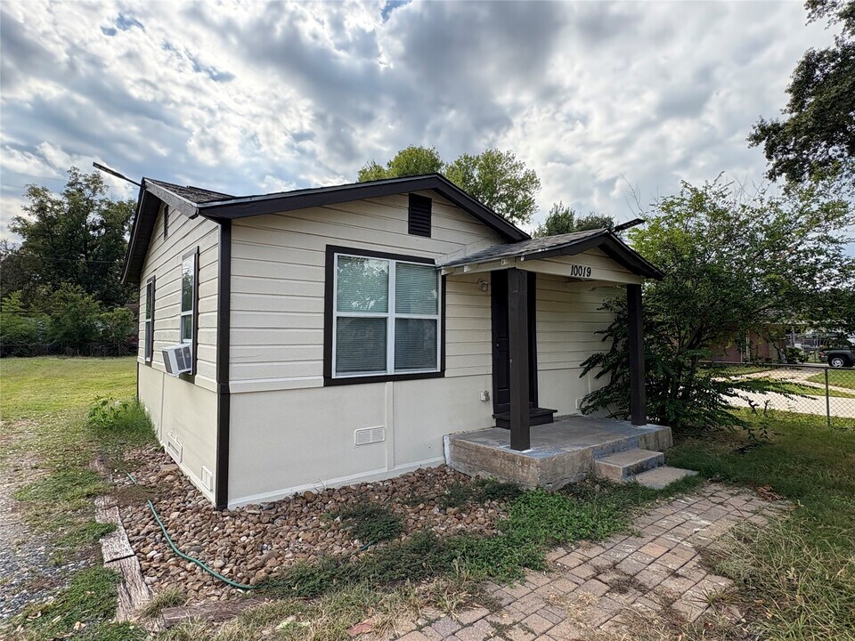 10019 Porto Rico Rd in Houston, TX - Building Photo