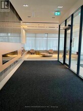 128 Fairview Mall Dr in Toronto, ON - Building Photo - Building Photo