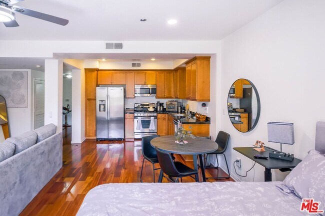 360 W Ave 26 in Los Angeles, CA - Building Photo - Building Photo