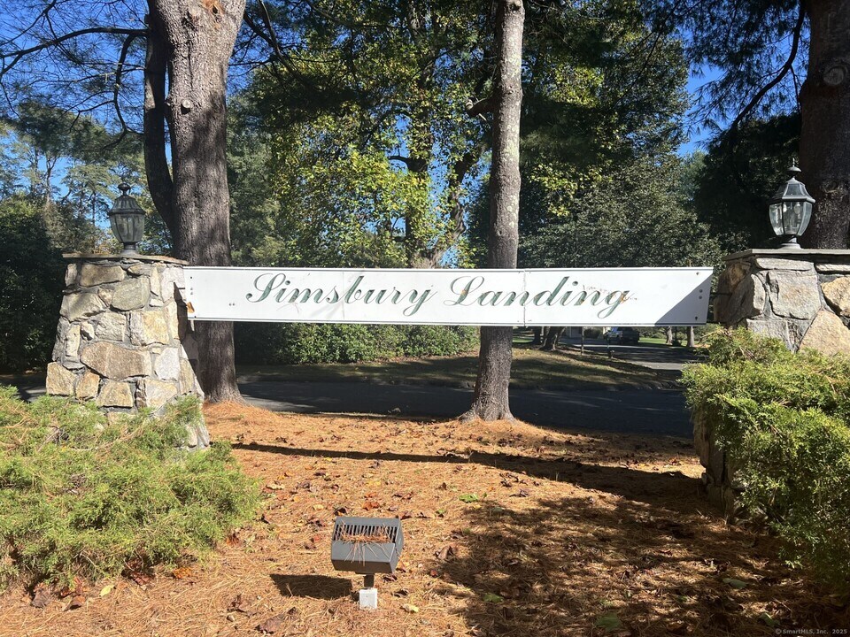 34 Simsbury Landing in Simsbury, CT - Building Photo
