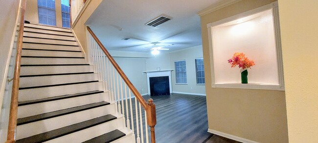 2114 Hawks Rd in Missouri City, TX - Foto de edificio - Building Photo