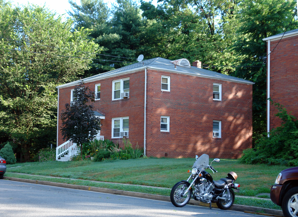 Gibson Street Apartments in Falls Church, VA - Foto de edificio