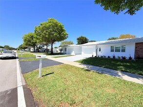 8581 NW 17th St in Plantation, FL - Building Photo - Building Photo