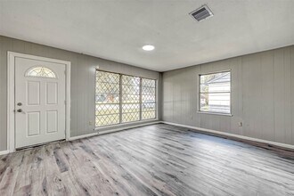 5962 Willow Glen Dr in Houston, TX - Building Photo - Building Photo