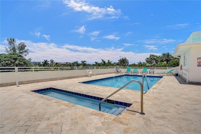 9156 Collins Ave in Surfside, FL - Building Photo - Building Photo