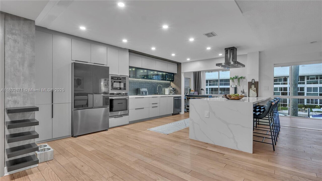 3051 NE 47th Ct in Fort Lauderdale, FL - Building Photo