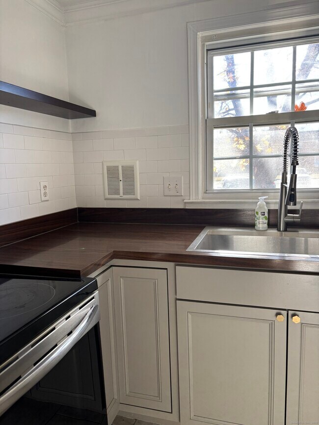 49 Grandview Dr in Farmington, CT - Building Photo - Building Photo