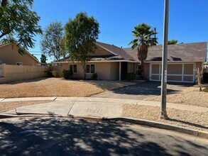 421 Royal Cir in Corona, CA - Building Photo - Building Photo
