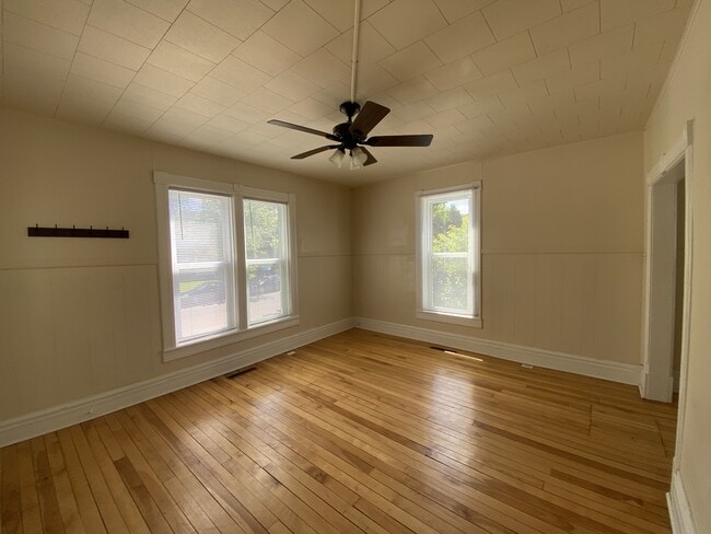 524 W Grand Ave in Eau Claire, WI - Building Photo - Building Photo